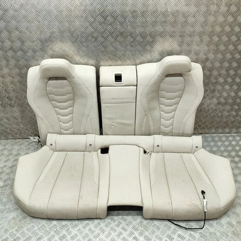 Aizmugurējais sēdeklis 9498764