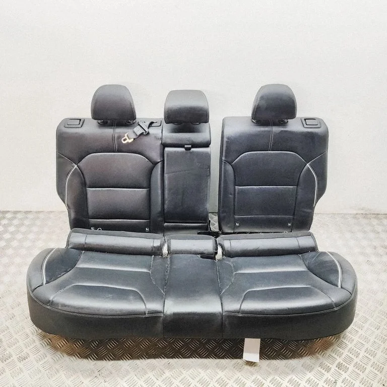 Aizmugurējais sēdeklis 89400Q4220