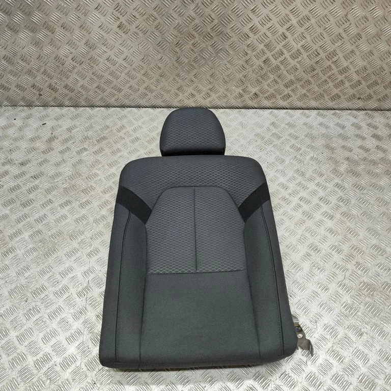 Aizmugurējais sēdeklis 31446969