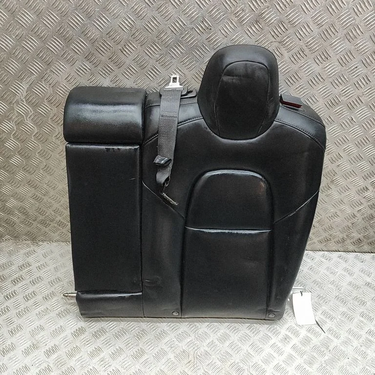 Aizmugurējais sēdeklis 765432901C