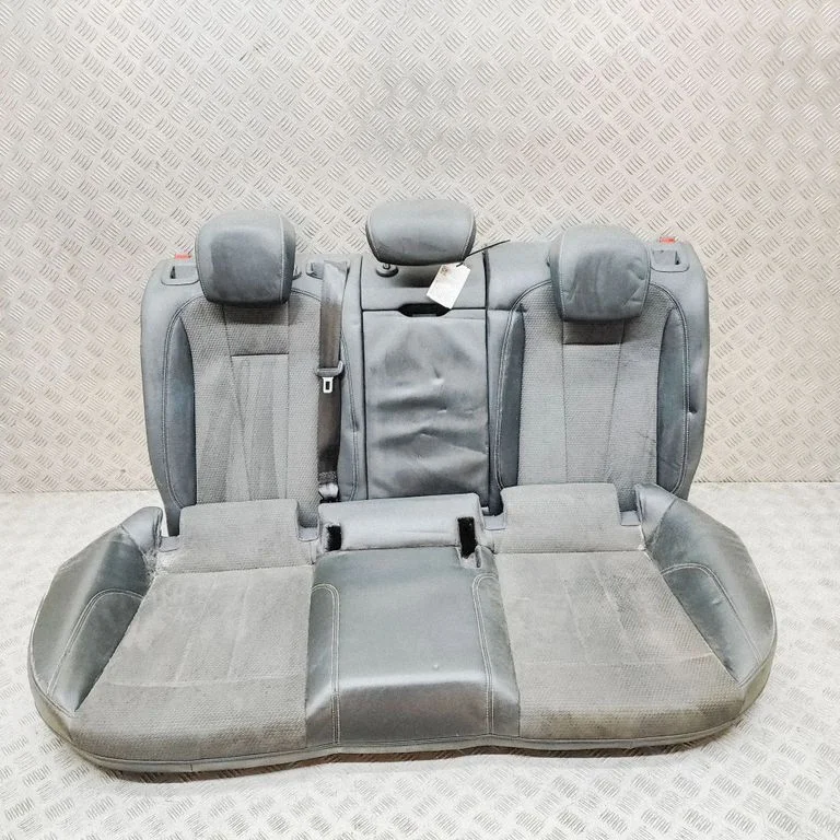 Aizmugurējais sēdeklis 8W8885501A