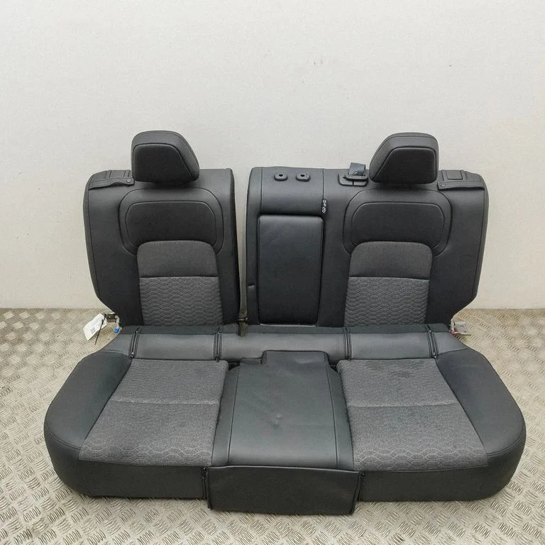 Aizmugurējais sēdeklis 883055MP0A