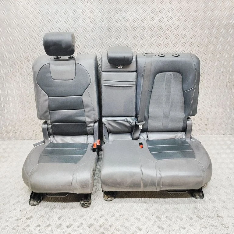 Aizmugurējais sēdeklis A2479202905