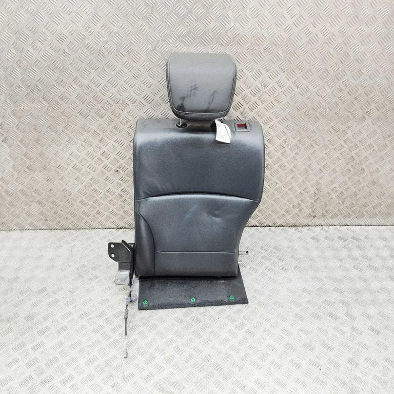 Rear seat 64330AL030