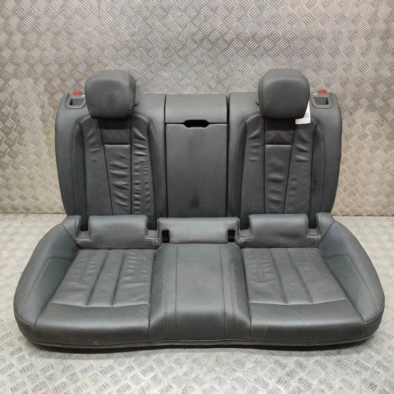 Aizmugurējais sēdeklis 8W6885283