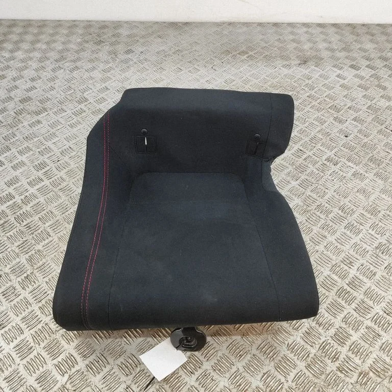 Aizmugurējais sēdeklis SU00301820