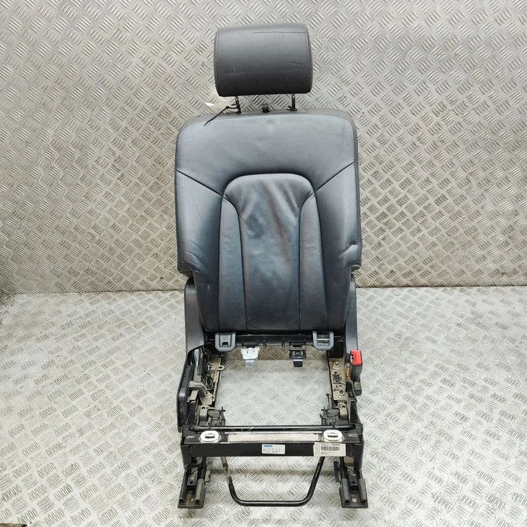 Tagaiste 4L0883107K