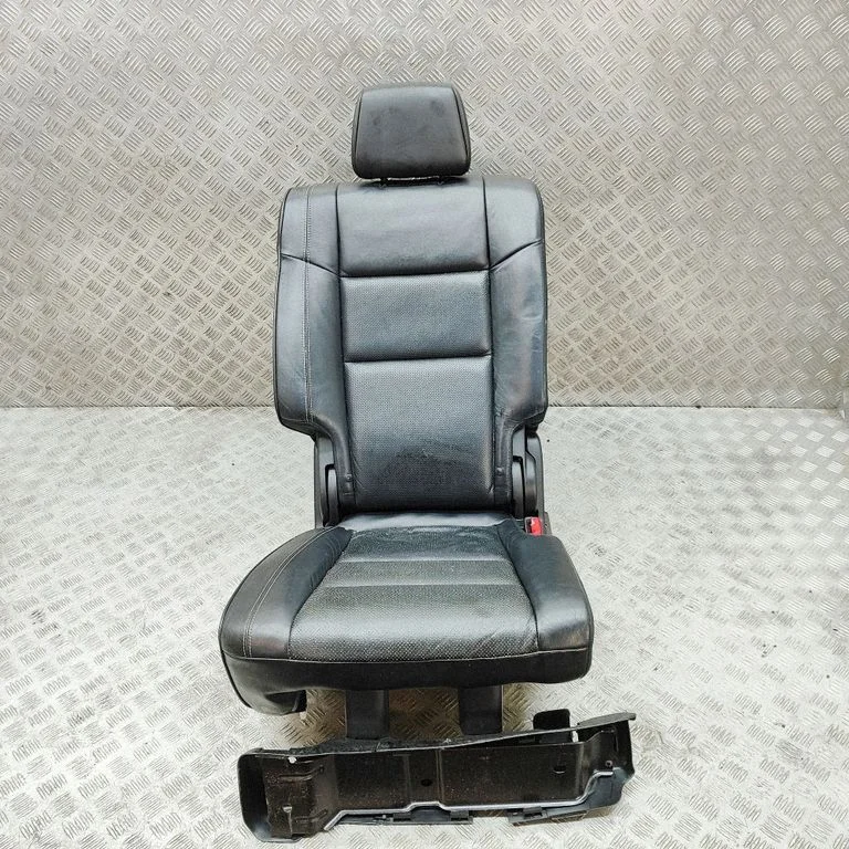 Aizmugurējais sēdeklis 68086218AA