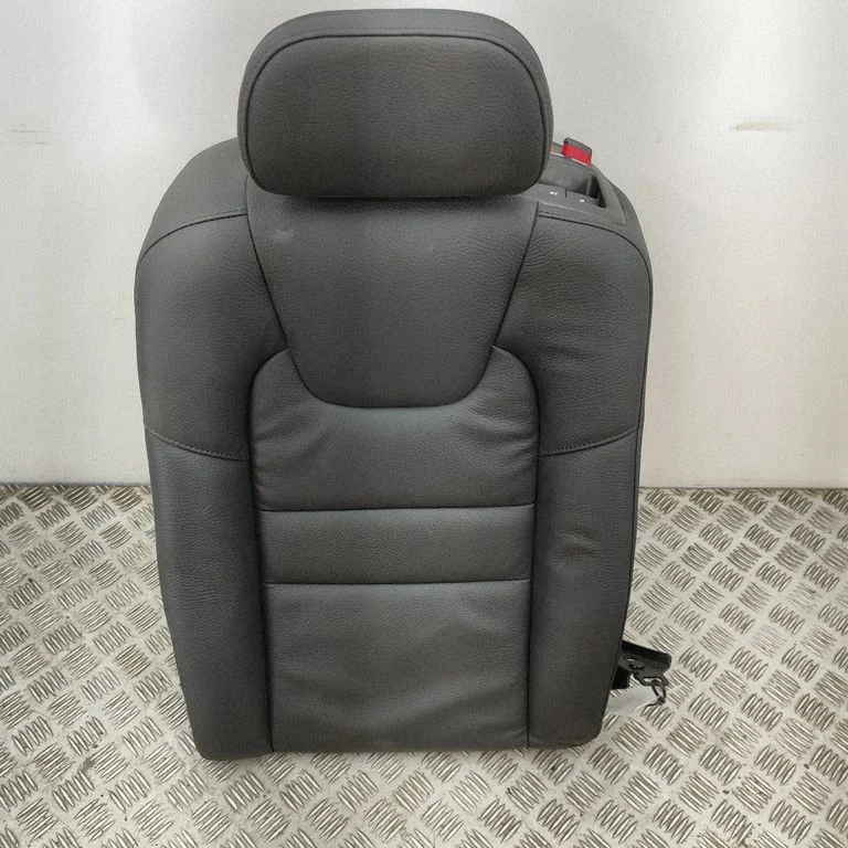 Aizmugurējais sēdeklis 32332544