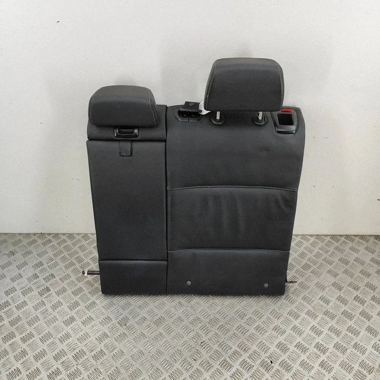 Rear seat 7235437