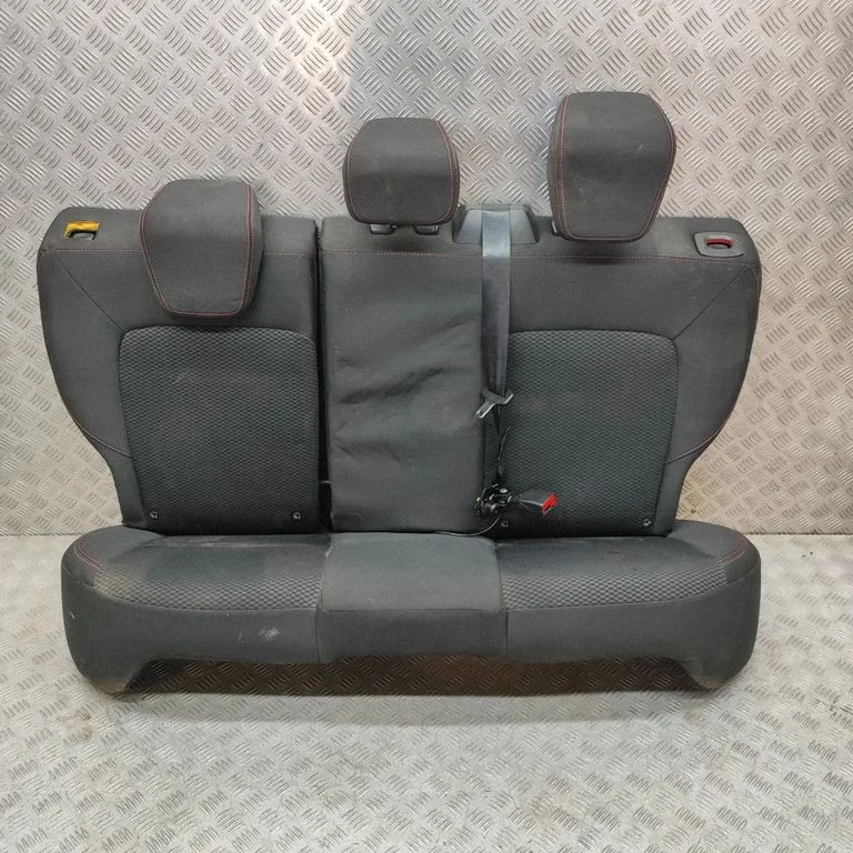 Aizmugurējais sēdeklis L1TB4D4514A