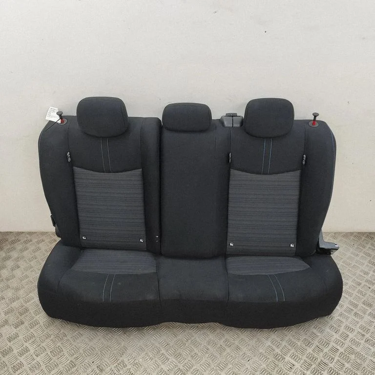 Aizmugurējais sēdeklis 883005SA0E