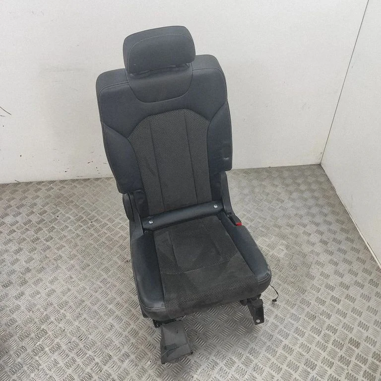 Aizmugurējais sēdeklis 4M0883376F
