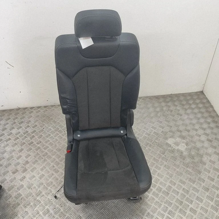 Aizmugurējais sēdeklis 4M0883375F