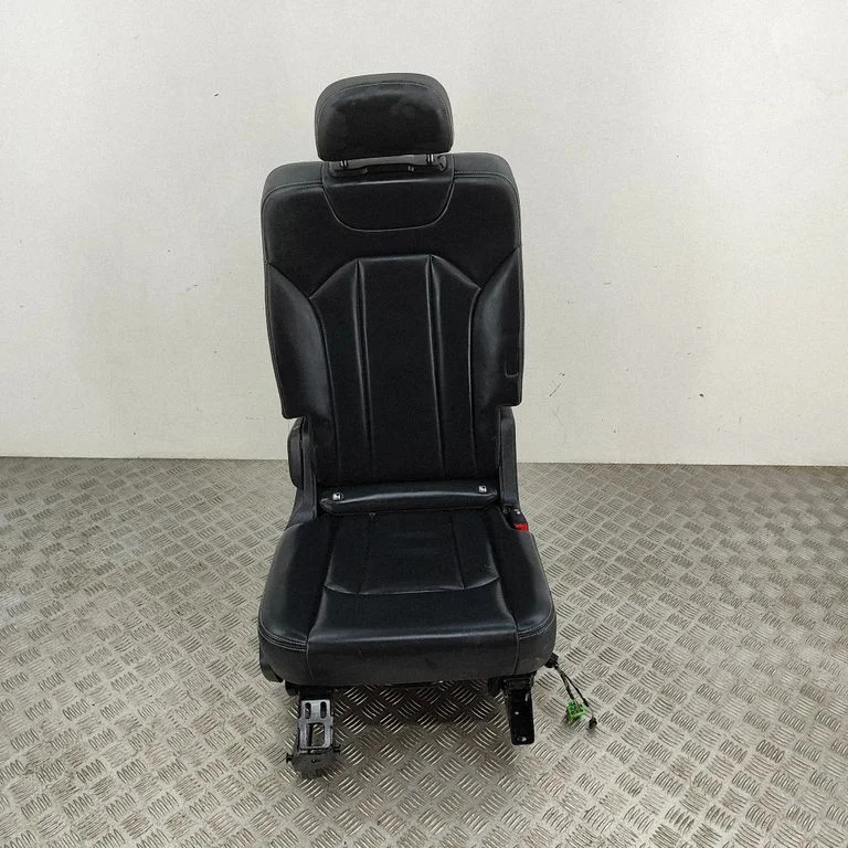 Tagaiste 4M0883108A