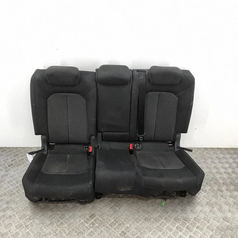 Aizmugurējais sēdeklis 83A885031B