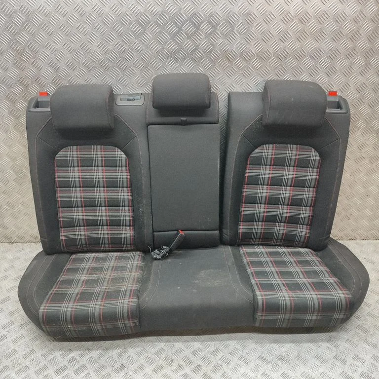 Aizmugurējais sēdeklis 5G0885375L