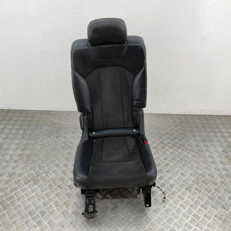 Aizmugurējais sēdeklis 4M0883108