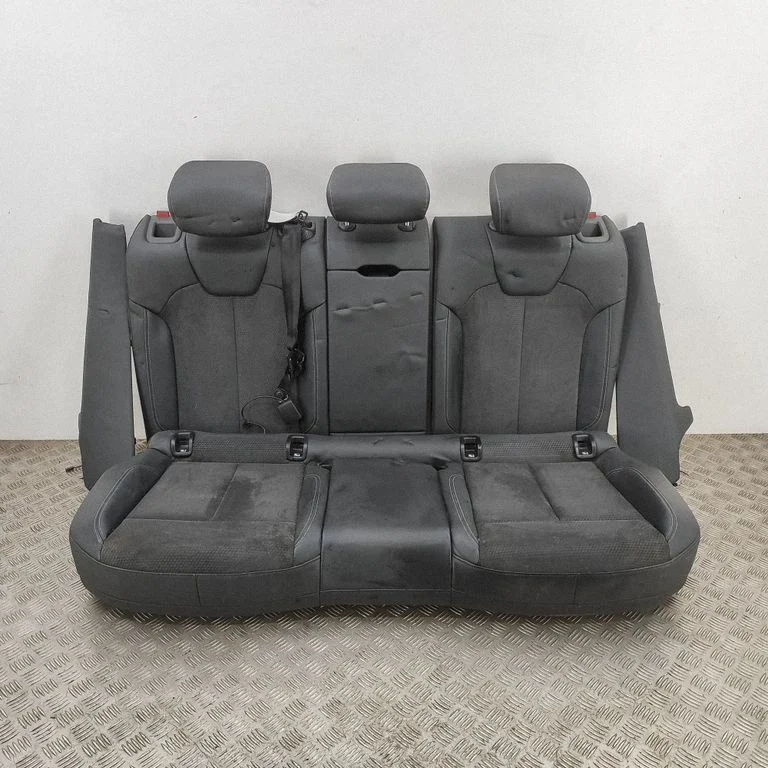 Aizmugurējais sēdeklis 80A885283C