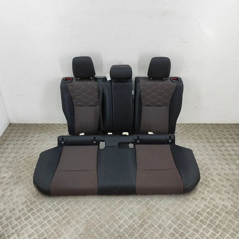 Aizmugurējais sēdeklis 710180D490