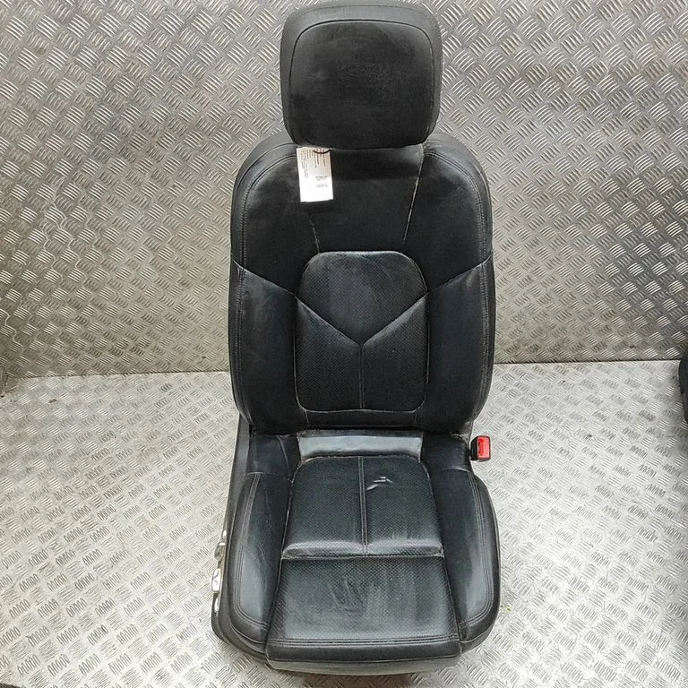 Front passenger seat – Porsche Macan (95B) (2019-)