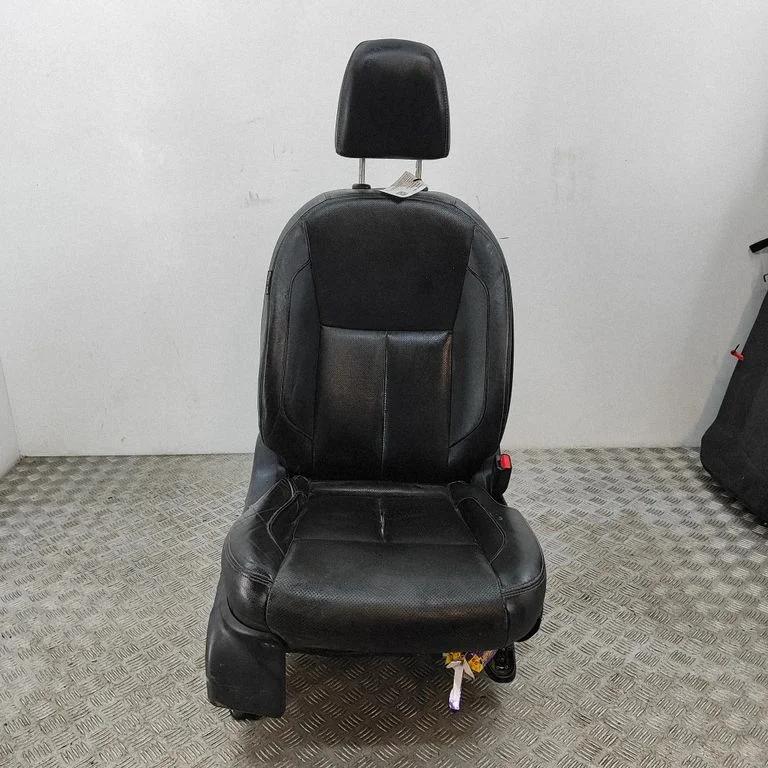 Front passenger seat 871055JM7A