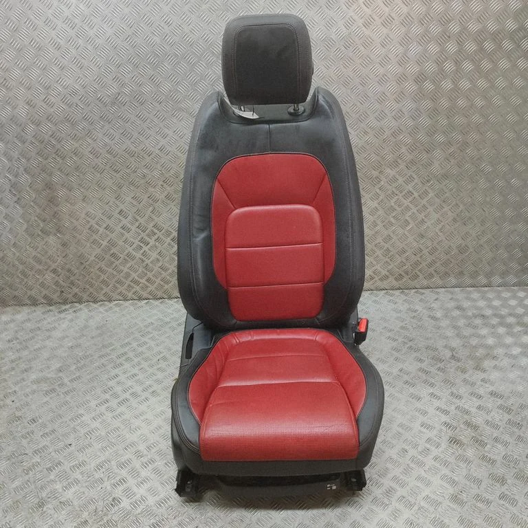 Priekšējais pasažiera sēdeklis T4A2449