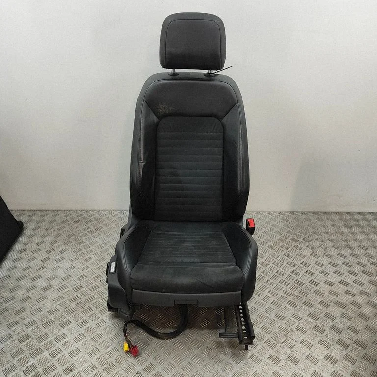 Priekšējais pasažiera sēdeklis 3Q0881106K