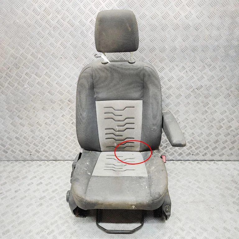 Priekšējais pasažiera sēdeklis – labā