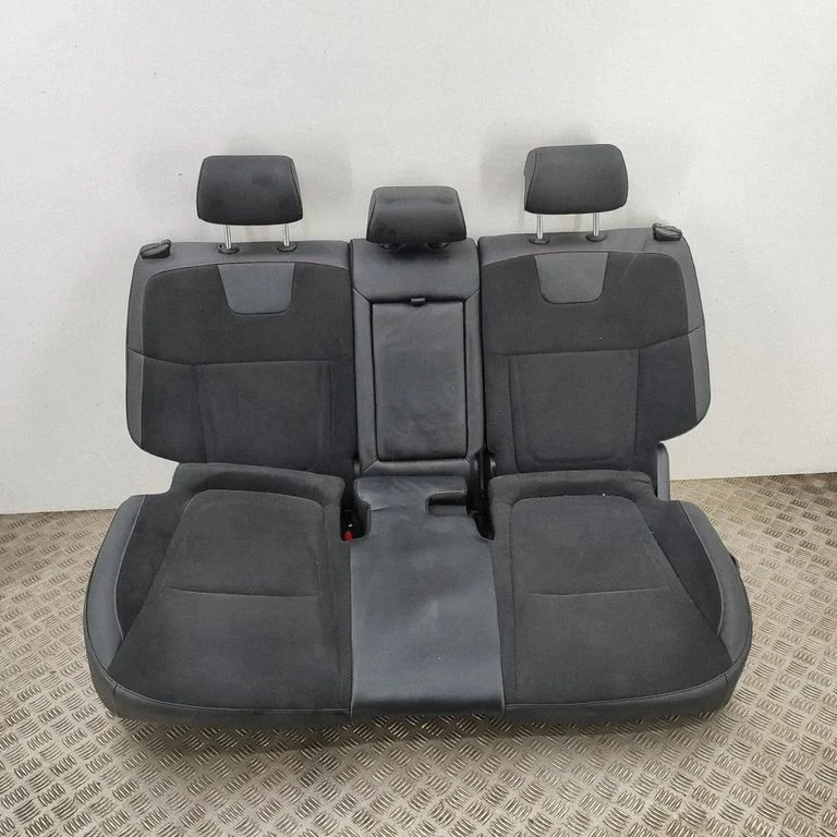 Aizmugurējais sēdeklis 89300CZ511