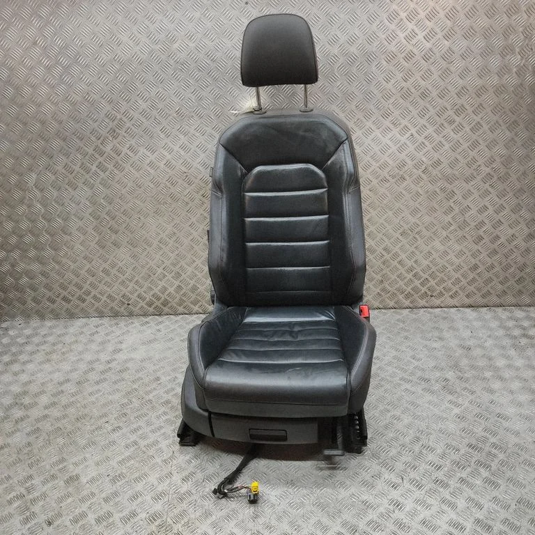 Fotel pasażera przedni 5Q4881106N