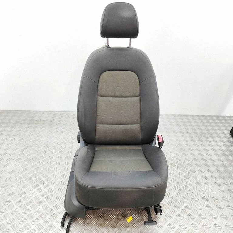 Priekšējais pasažiera sēdeklis 8U0881806H