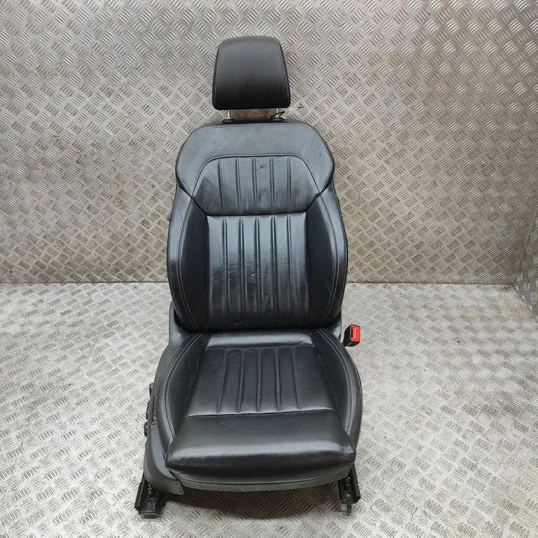 Front passenger seat 5Q4881106R