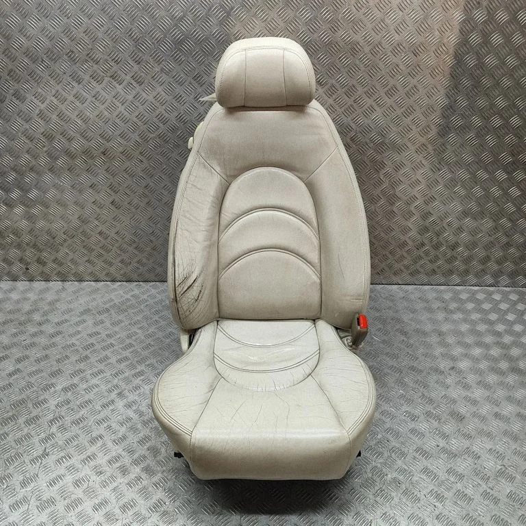 Fotel pasażera przedni GJE4402AA