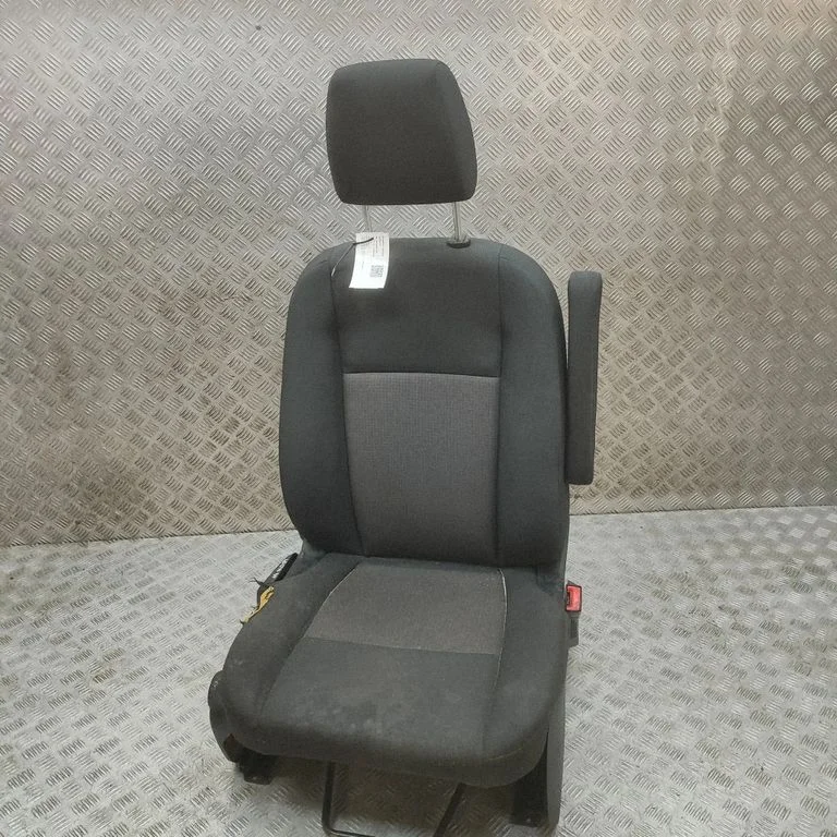 Eesmine kõrvalistuja iste KK3162900GD1GLS