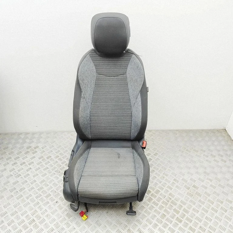 Fotel pasażera przedni 5WA881106J