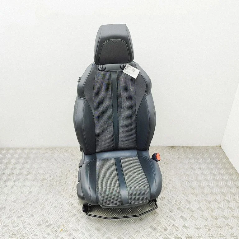 Front passenger seat 9823918680