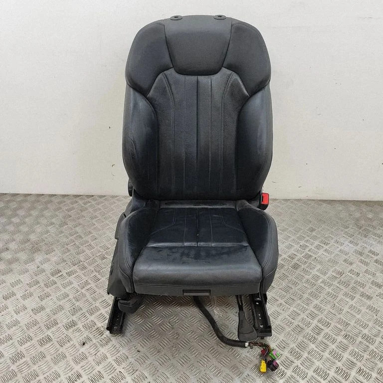 Front passenger seat 80A881106B
