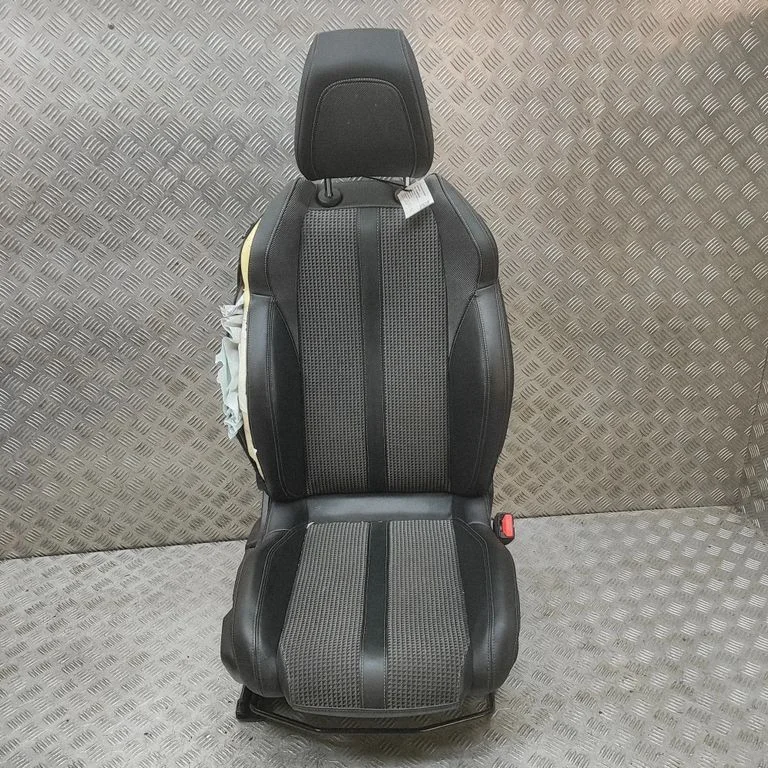 Front passenger seat 9823918680