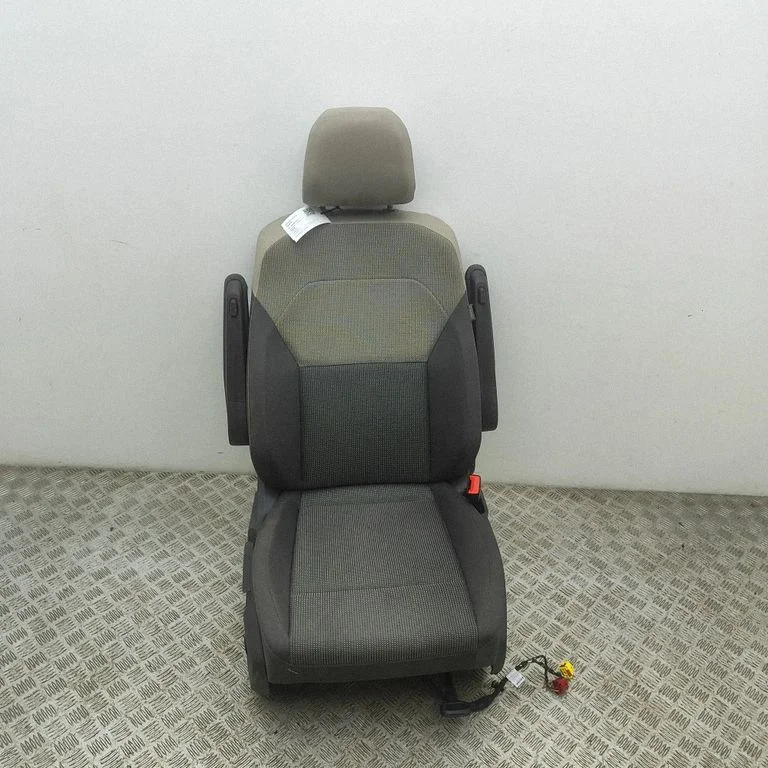 Front passenger seat 7T0883376E