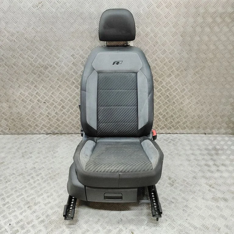 Fotel pasażera przedni 2Q4881106L