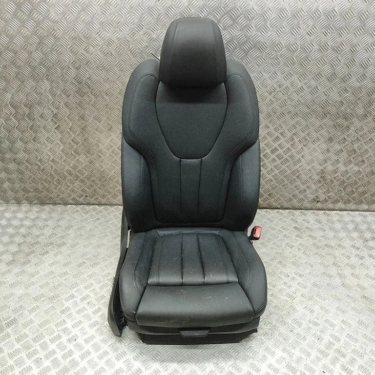 Front passenger seat 9484012