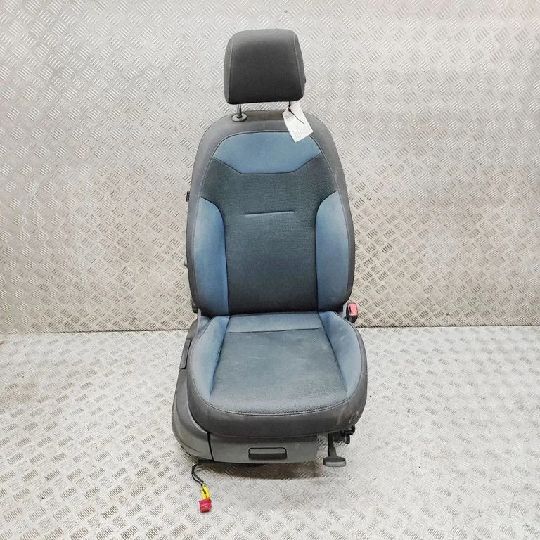 Priekšējais pasažiera sēdeklis 5QA881106