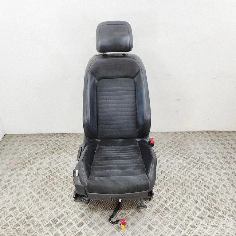 Priekšējais pasažiera sēdeklis 3Q0881106K