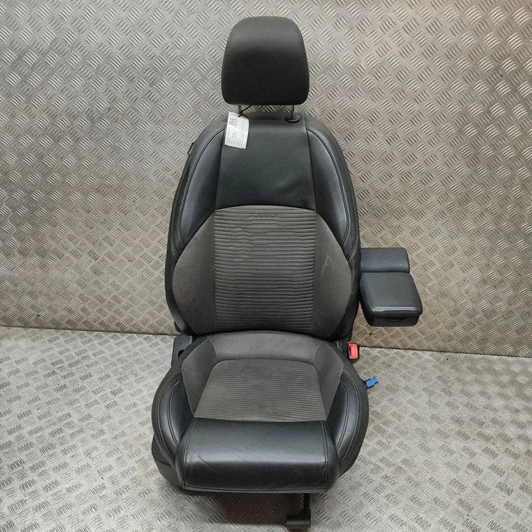 Fotel pasażera przedni 82493408