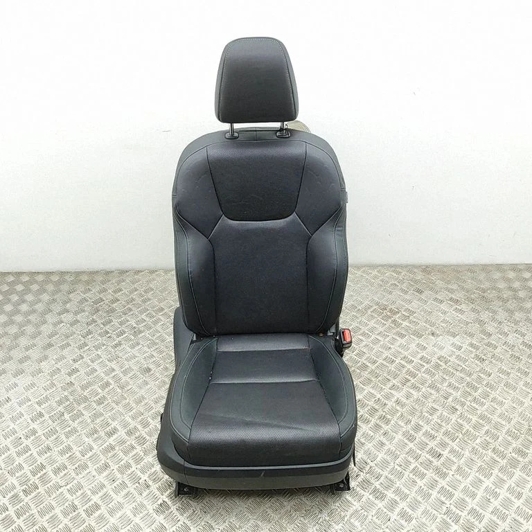 Front passenger seat 7107148E80C0