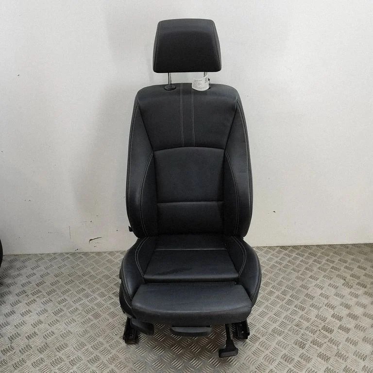 Front passenger seat 6982919