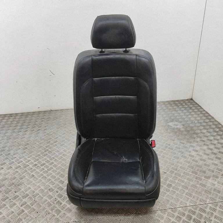 Priekšējais pasažiera sēdeklis 714103K420C0