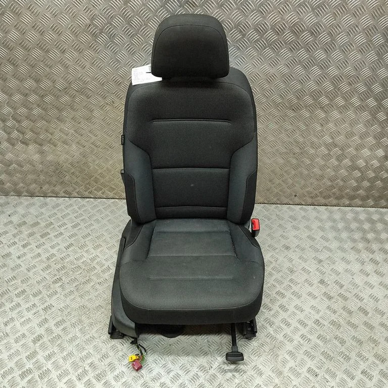 Priekšējais pasažiera sēdeklis 3AA881516