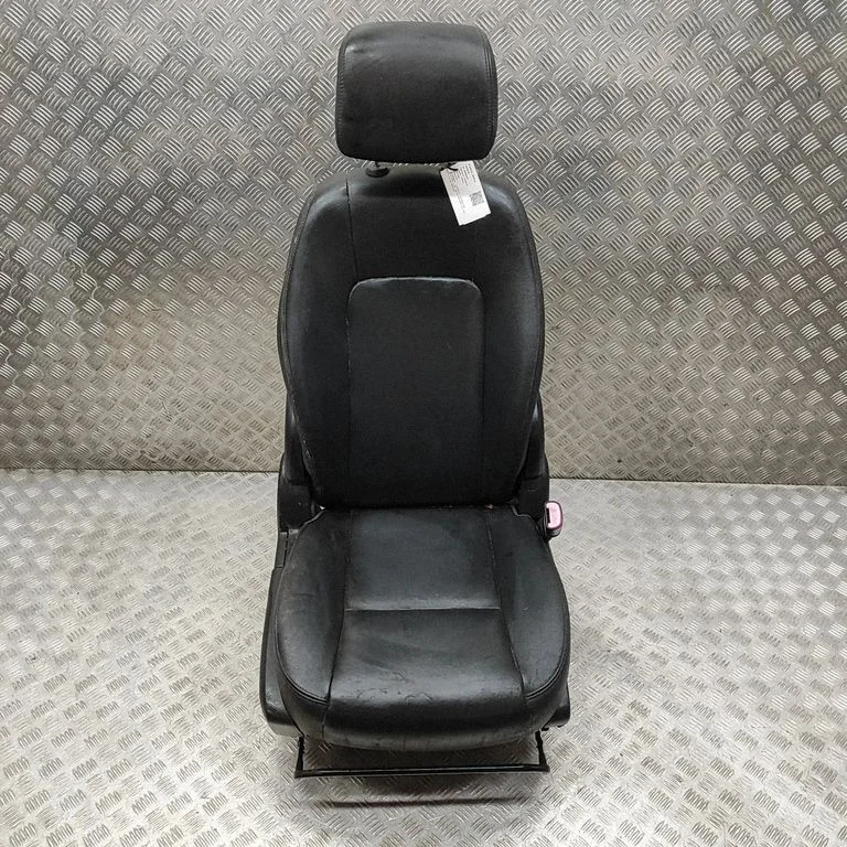 Front passenger seat 96813291